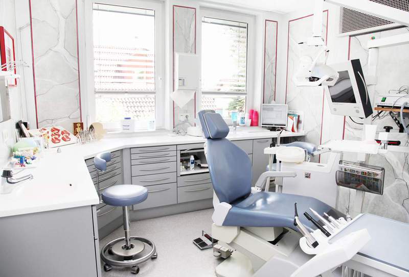 Behandlungszimmer Zahnarztpraxis Kreutzer
